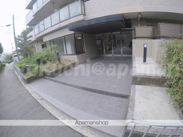 クローバーメゾン東桃山台の玄関写真