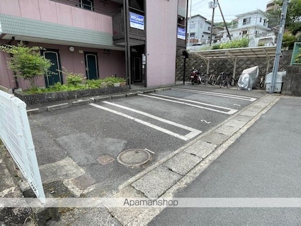 サントマンション大津[1K/24.3m2]の駐車場3