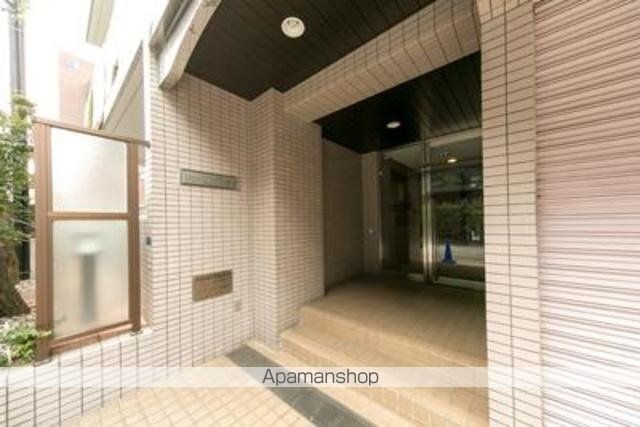 アーバンコート北新宿[1LDK/44.38m2]のエントランス