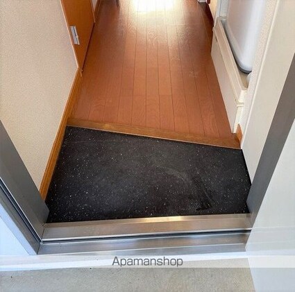 レオパレスマリリン[1K/26.49m2]の玄関