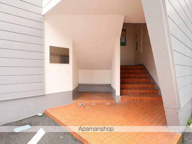 ST PLAZA ARAHATAの玄関写真