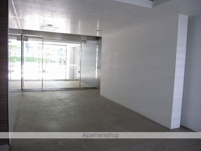 プライムアーバン芝浦LOFTの玄関写真