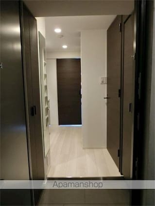 ＺＯＯＭ新宿西落合[2K/30.42m2]の玄関