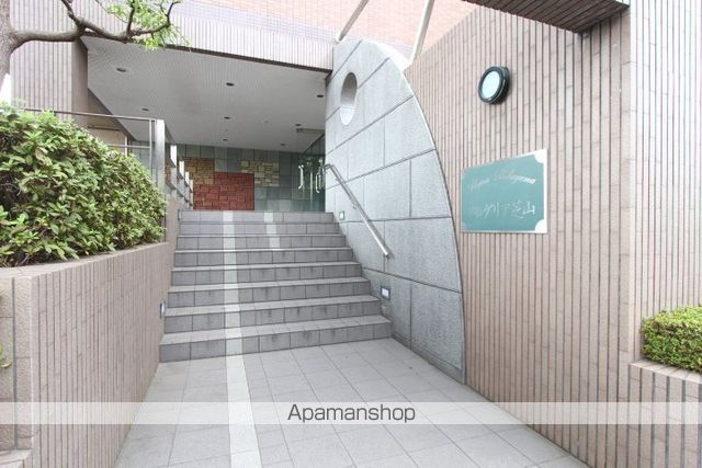 アレグリア芝山の玄関写真