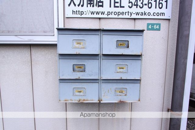 レピュート芳万の玄関写真