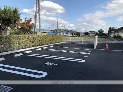 アメーヌセゾン・サンク　Ａ棟[2LDK/64.36m2]の駐車場
