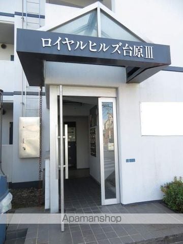 ロイヤルヒルズ台原IIIの玄関写真