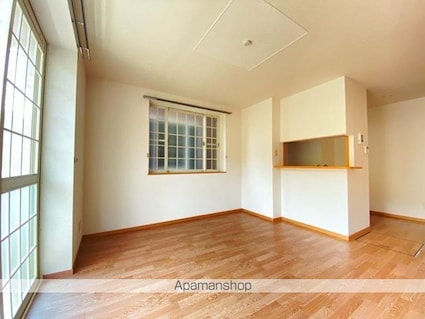 エルピーダＭ　Ｃ棟[2LDK/56.8m2]のリビング・居間