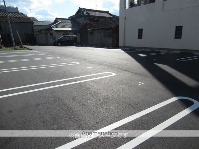 ベレオ山蔭丁[1LDK/44.06m2]の駐車場