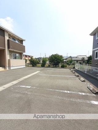 ラルジュグリーンＦ[2LDK/57.63m2]の駐車場