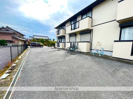 滋賀県彦根市楡町[2DK/40.9m2]の駐車場1