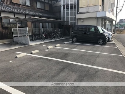 サンリッチＭＩＹＵＫＩ[1K/24m2]の駐車場1