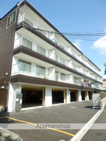 ローヤルハイツ西岡の外観写真