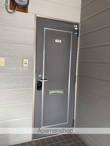 ヴィレッジミヤの玄関写真