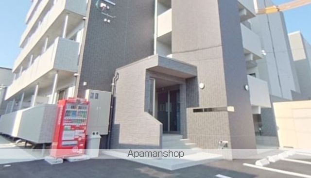 LUZ県立大学前の玄関写真