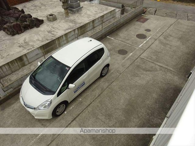 和歌山県和歌山市新在家[2DK/47.2m2]の駐車場