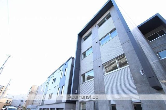 ブランシャール学園前の外観写真