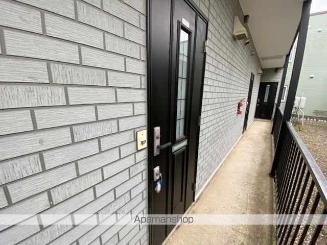 シャイン8の玄関写真
