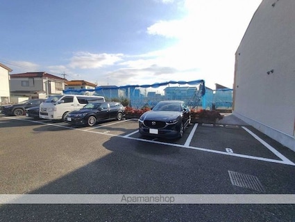 レオネクストハイム　トミ[1R/33.7m2]の駐車場