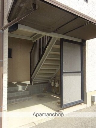 和歌山県和歌山市西小二里３丁目[2LDK/59m2]のエントランス