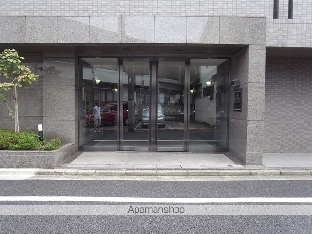 ルーブル早稲田弐番館の玄関写真