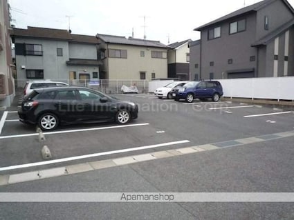 ベルヴィ大将軍[1K/40.95m2]の駐車場