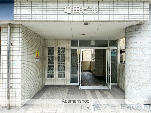 亀田ビルの玄関写真