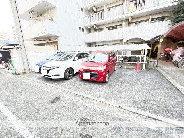 ラッキー味酒ハイツ[1R/20.66m2]の駐車場