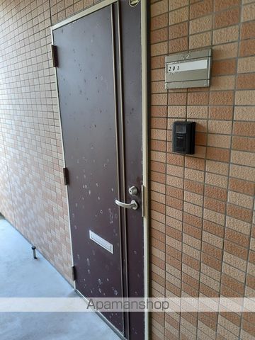 学校町ハイツの玄関写真