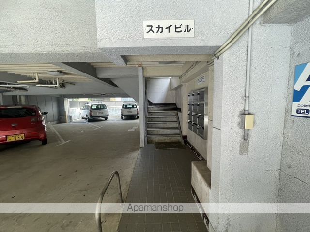 スカイビルの玄関写真