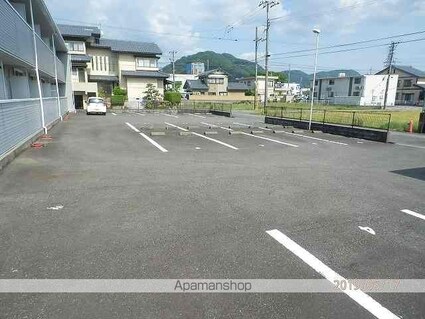 レオパレスＭ[1K/26.49m2]の駐車場1