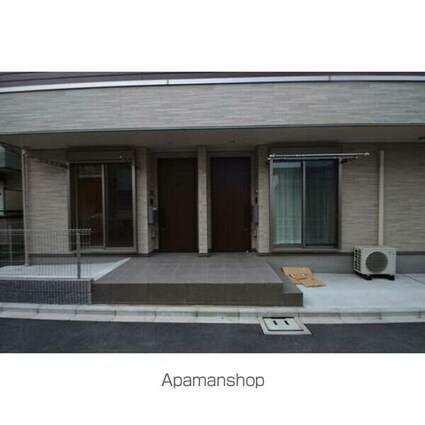 北新宿２ー５ー３３[1K/25.67m2]のエントランス2