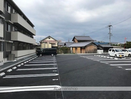 ノイエ南草津[1LDK/42.62m2]の駐車場