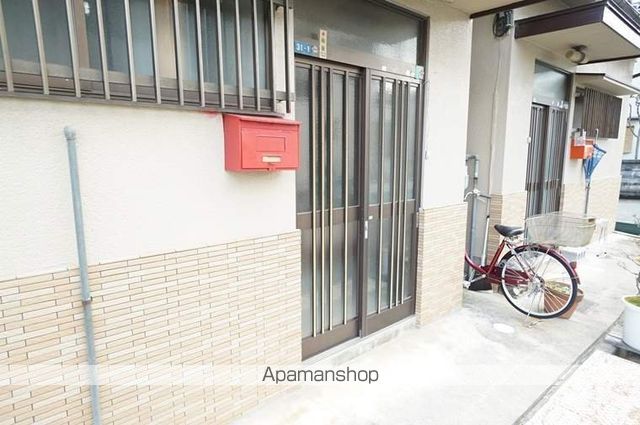 西太田町戸建の玄関写真