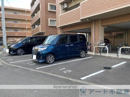 サザンコートⅥ[2DK/41.85m2]の駐車場1