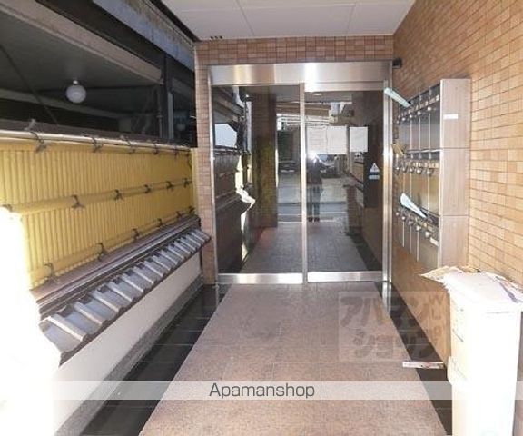 エクシード五条の玄関写真