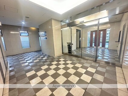 東京都新宿区西新宿８丁目[1DK/32.64m2]のエントランス