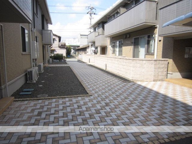 ローゼンシュタット B棟の玄関写真