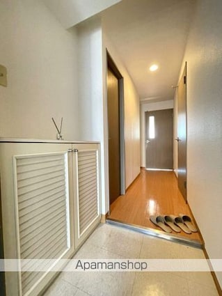 ロイヤルシティ参番館　若松町[2DK/45m2]の玄関