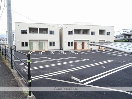 ガーデンヒルズ田村町　Ａ棟[2LDK/56.85m2]の駐車場