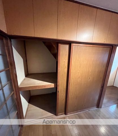 西野110-31テラスハウス 左の内装写真
