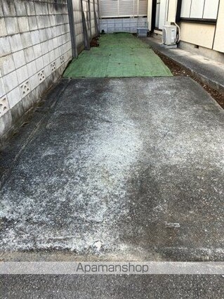 長房町戸建[4SLDK/111.95m2]の駐車場