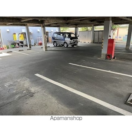 しるく・いち[3DK/57.2m2]の駐車場2