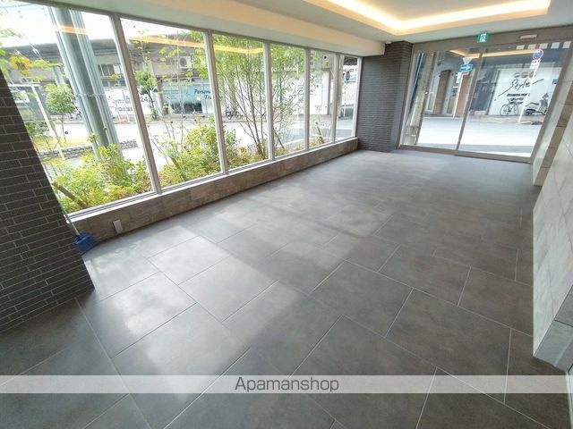 アルティザ京橋WESTの玄関写真