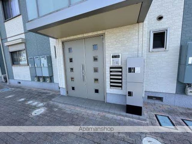 グランラシュレ C棟の玄関写真
