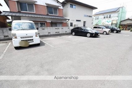 リビングタウン伏石　Ｂ棟[1LDK/33.39m2]の駐車場1