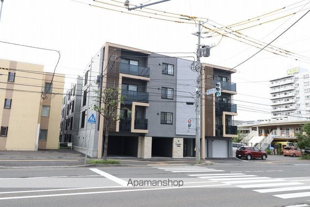 カレラ学園前の外観写真