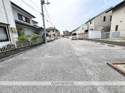 ラ　シエスタ[2LDK/55.35m2]の駐車場3