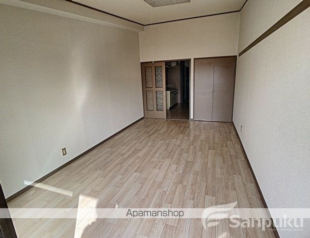 トレンディ山越の内装写真