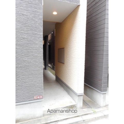 TIARE高円寺の玄関写真